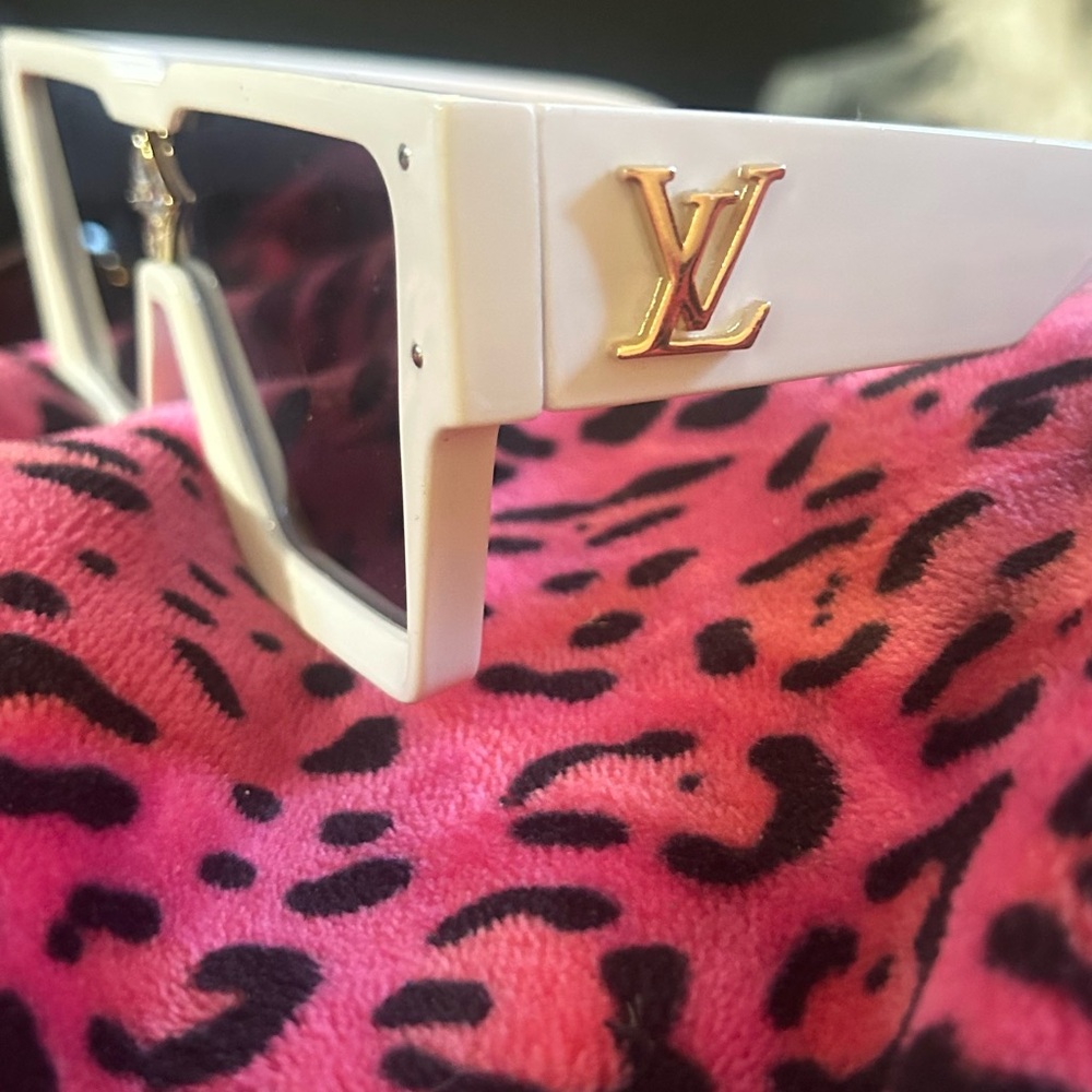 Louis Vuitton Cyclone White Sunglasses - Picture 5 of 9